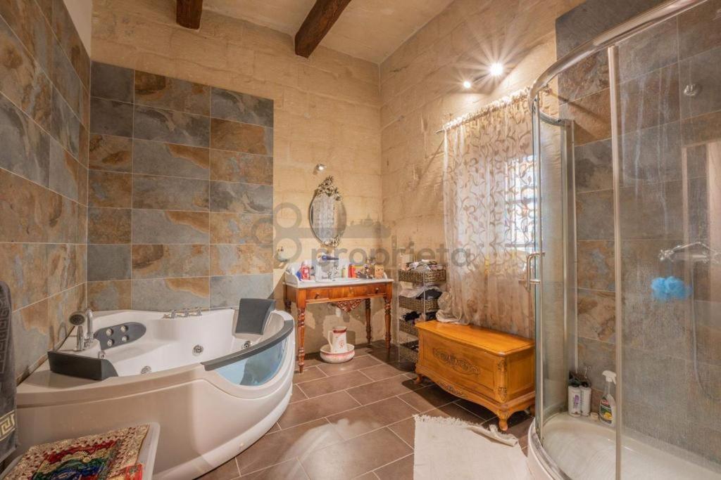 Vintage Farmhouse Qormi Buitenkant foto